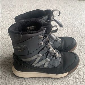 Youth snow boots